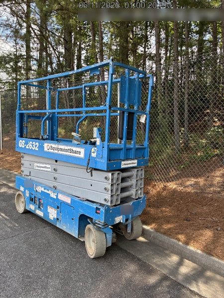 2019 Genie GS-2632 Folding rails with half height swing gate