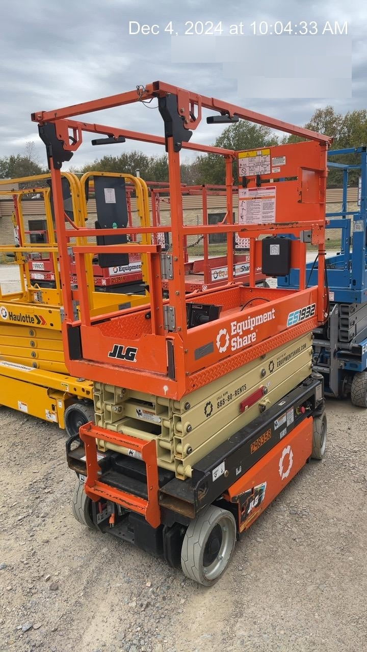 2023 JLG ES1932