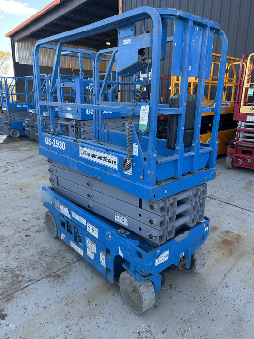 2019 Genie GS-1930 Fixed rails with chain Entry