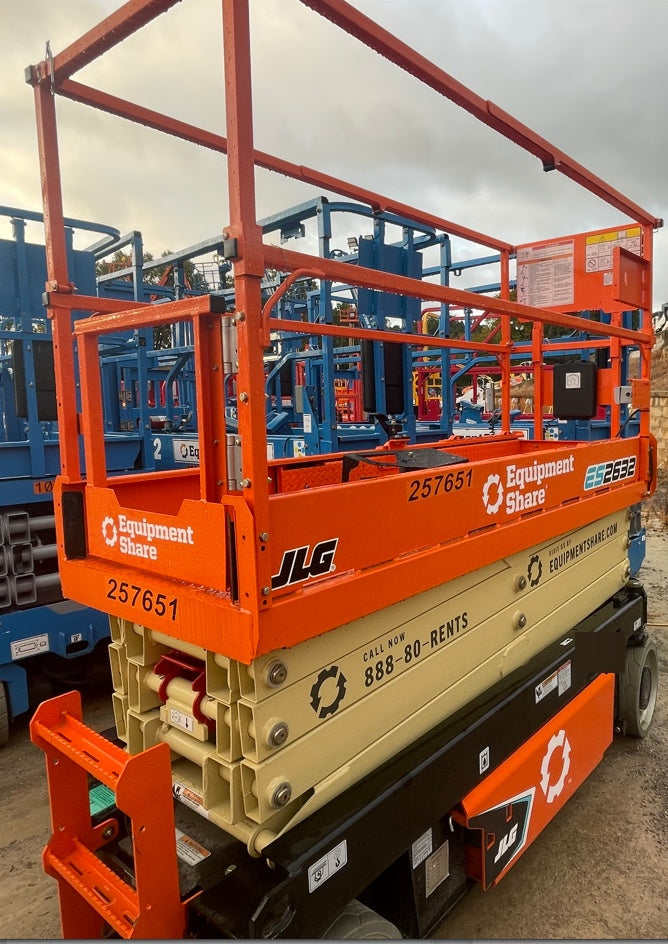 2022 JLG ES2632