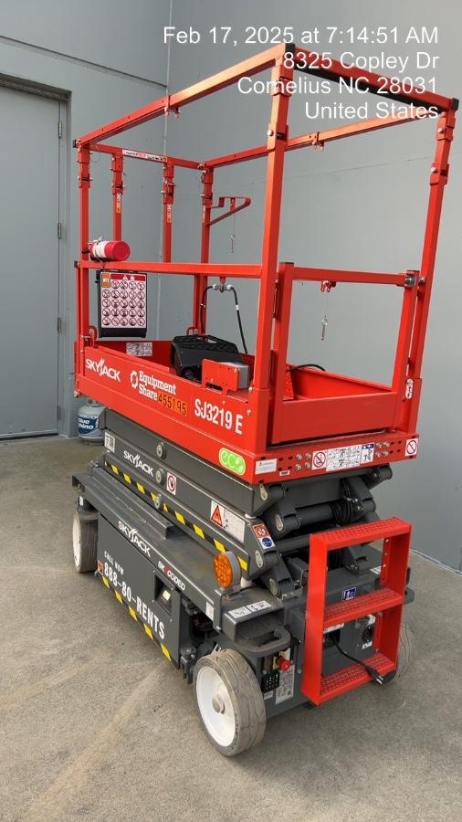 2024 Skyjack SJ3219 Electric Drive, Sld NM Tires, DBcns, RFRails, Power to Platform, T3 + Access Control