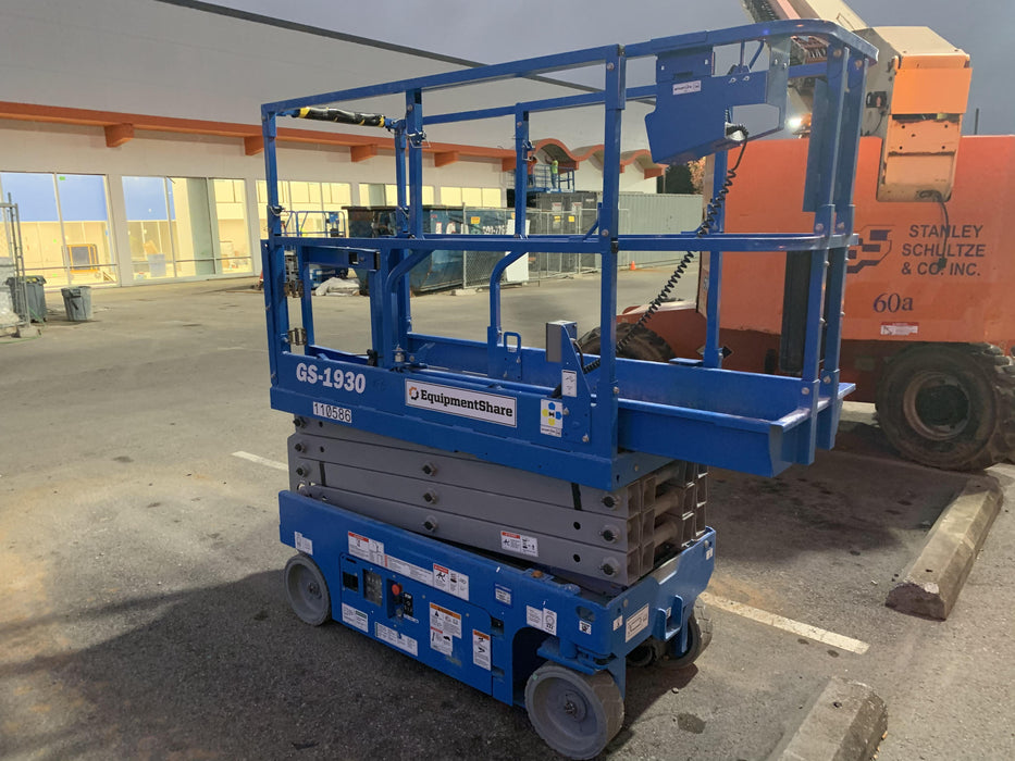 2020 Genie GS-1930 Solid Non Marking Tires, Beacon, Folding rails with half height swing gate, 800W Inverter