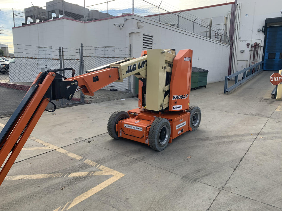 2021 JLG E300AJP