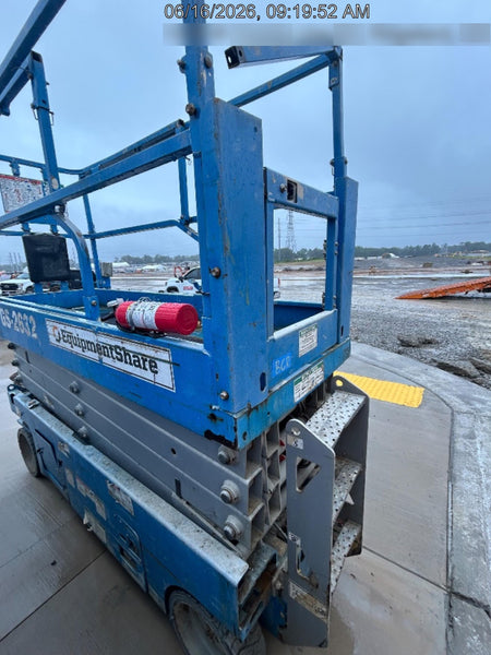2019 Genie GS-2632 Folding rails with half height swing gate