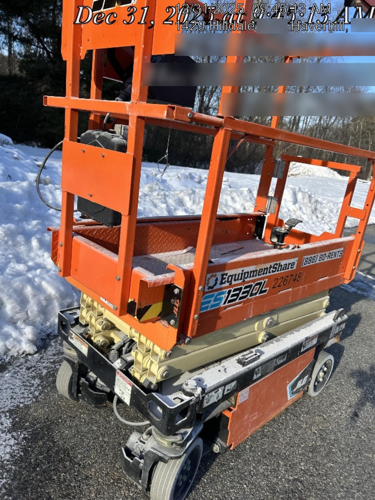 2022 JLG ES1330L