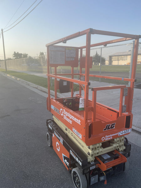 2022 JLG ES1330L