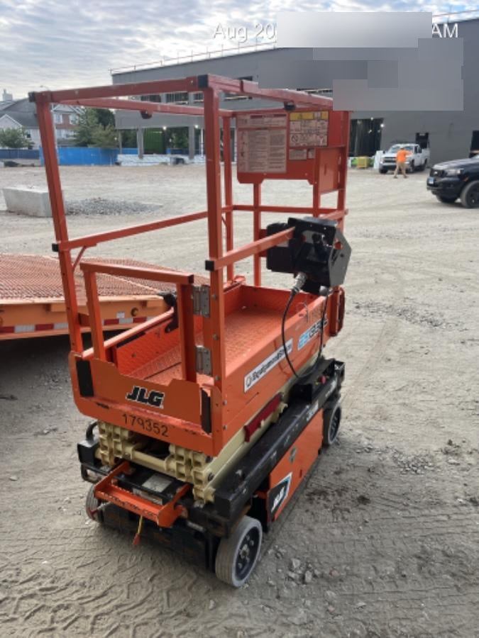 2021 JLG ES1330L