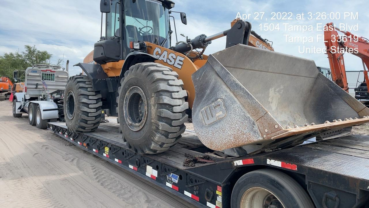 2018 Case 821G CLOSED CAB, JRB 418 STYLE HYD COUPLER