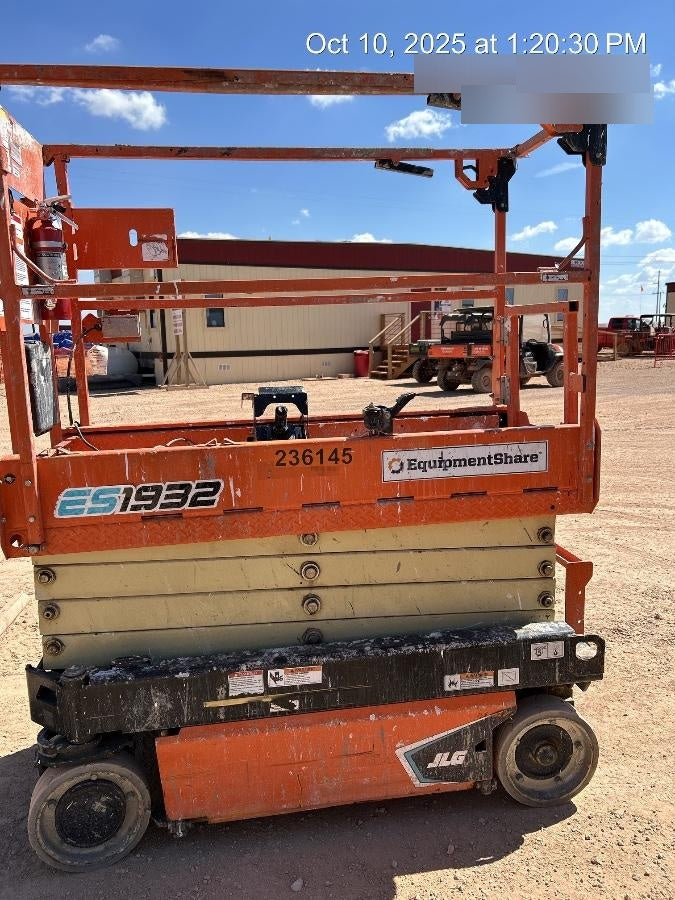 2022 JLG ES1932
