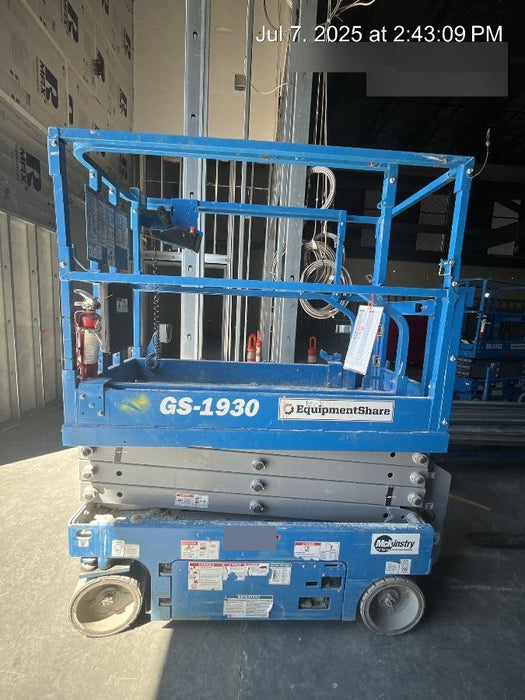 2020 Genie GS-1930 Solid Non Marking Tires, Beacon, Folding rails with half height swing gate, 800W Inverter