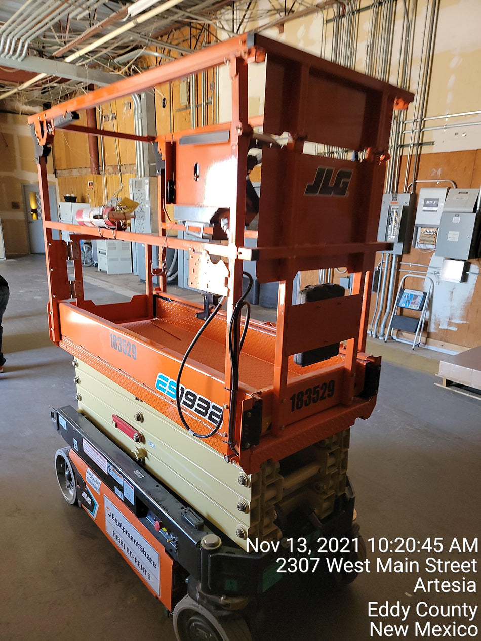 2021 JLG ES1932