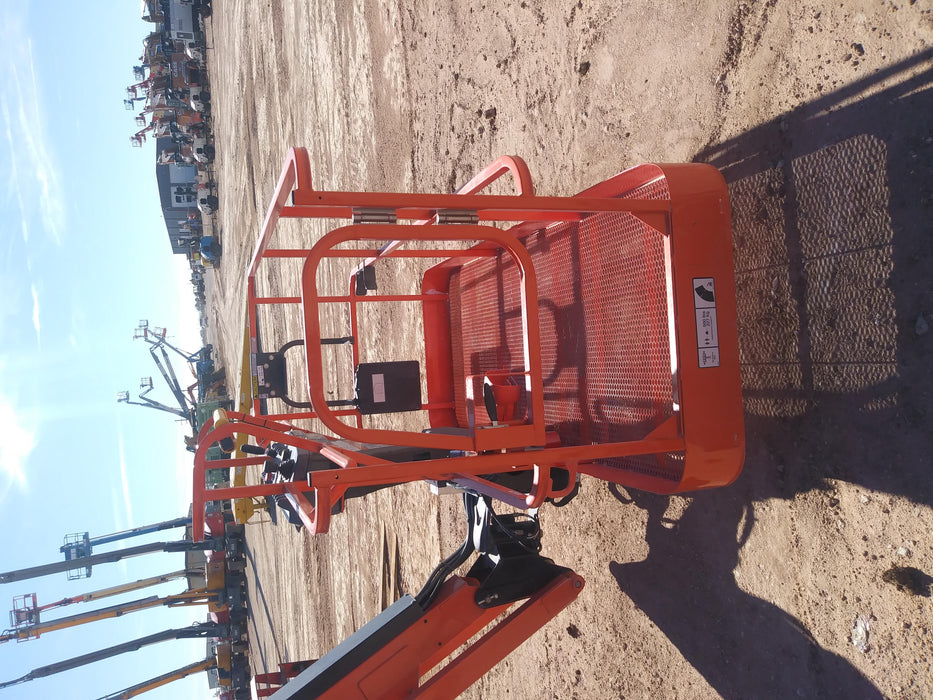 2019 JLG 800AJ