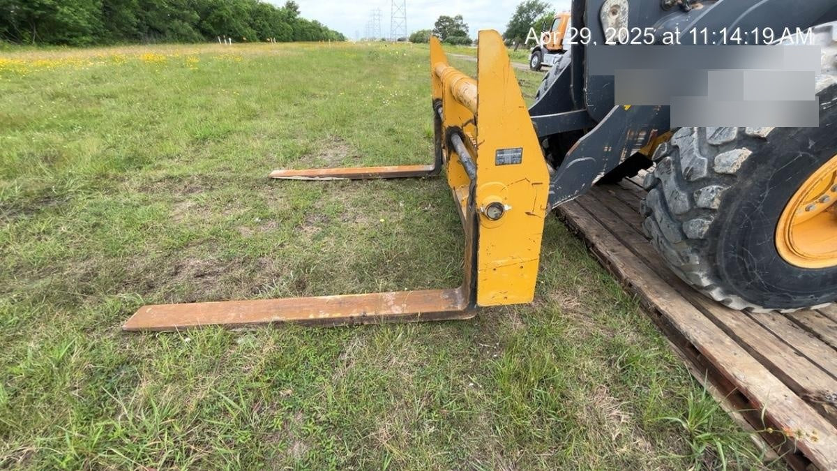 2020 JOHN DEERE 96" Loader Fork Carriage - John Deere