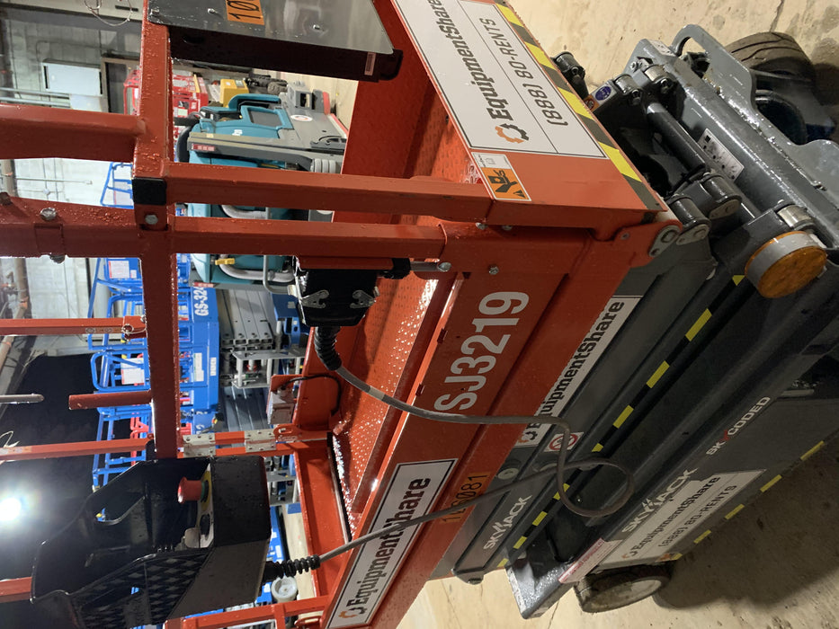 2020 Skyjack SJIII-3219 Solid NM Tires, Half height spring hinged entry gate, Dual Beacons, 800W Inverter