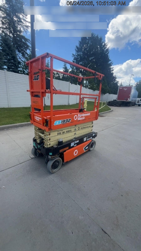 2024 JLG ES1932