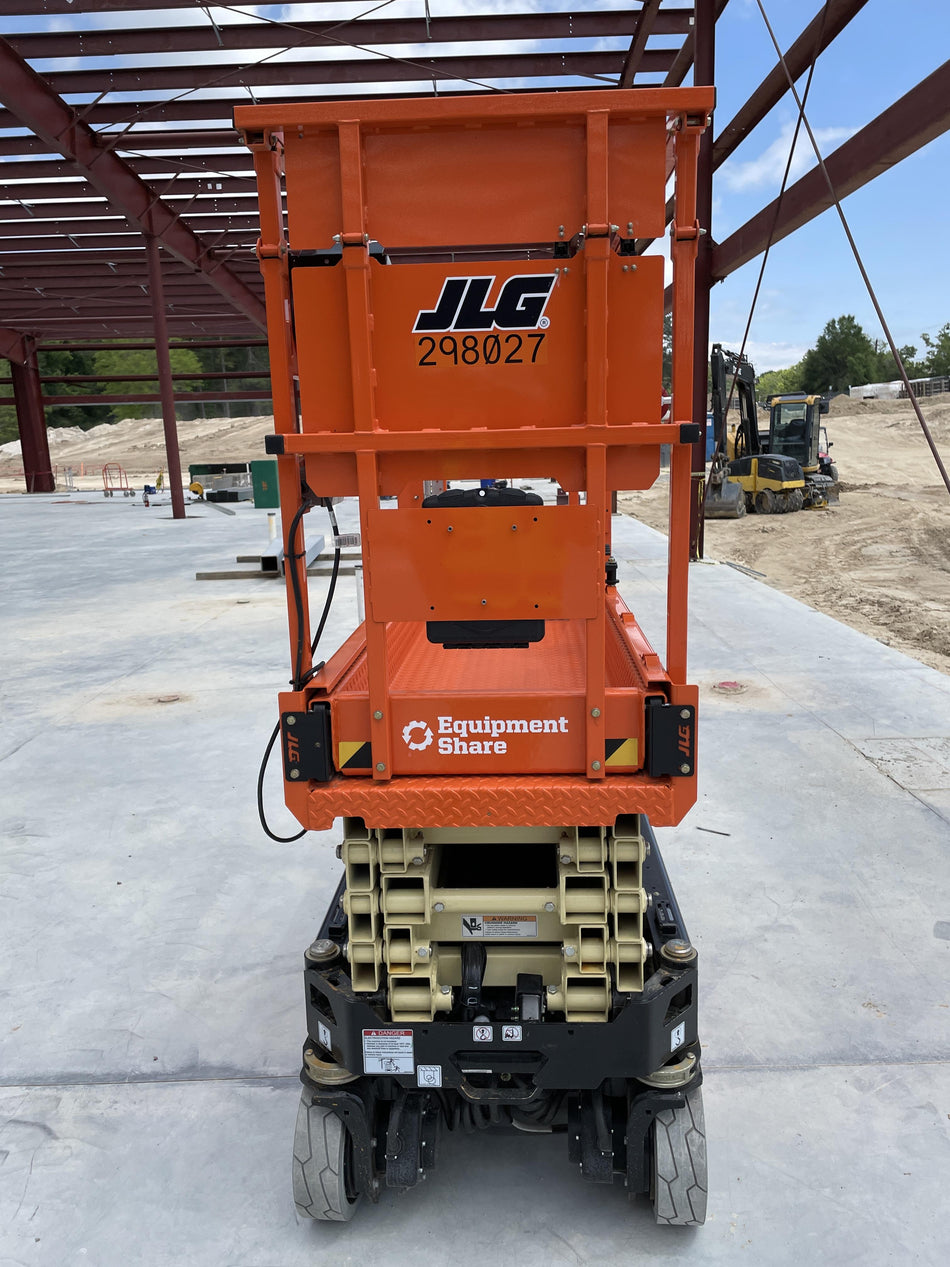 2023 JLG ES1932