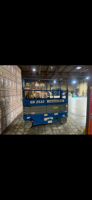 2019 Genie GS-2632 Folding rails with half height swing gate