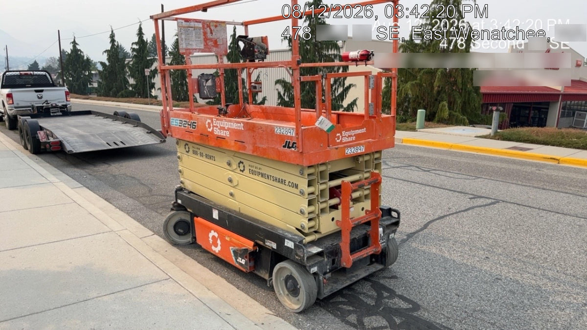 2022 JLG ES3246