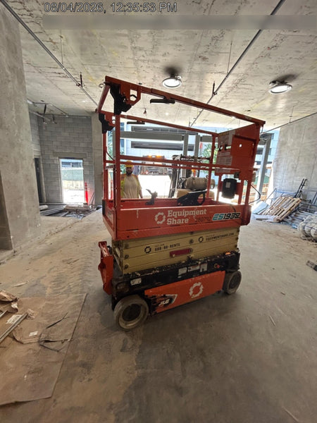 2022 JLG ES1932