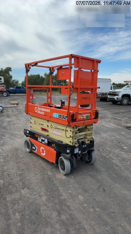2023 JLG ES1932