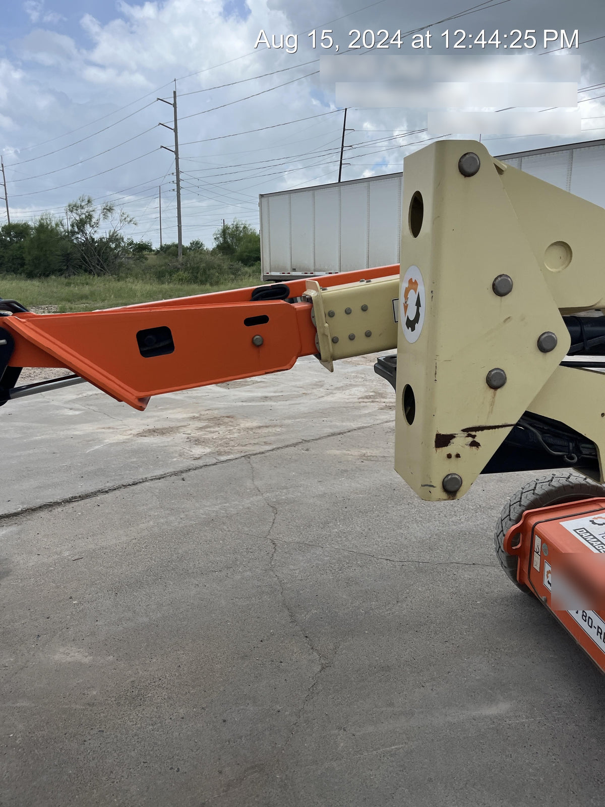 2019 JLG E400AJPN
