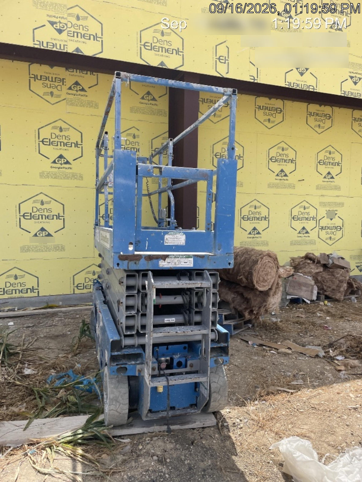 2019 Genie GS-2632 Folding rails with half height swing gate