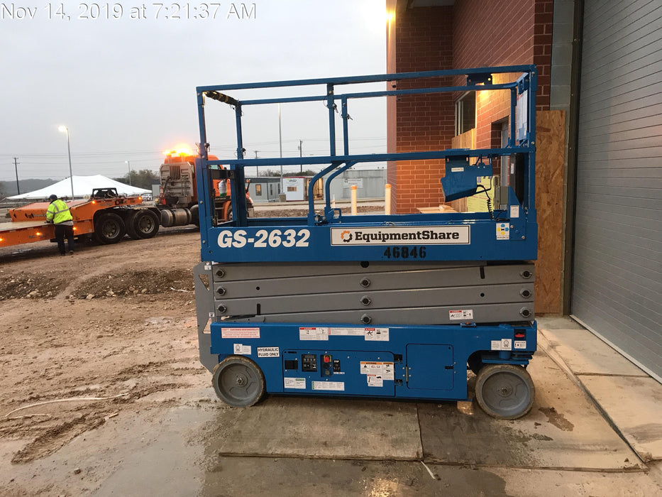 2019 Genie GS-2632 Folding rails with half height swing gate