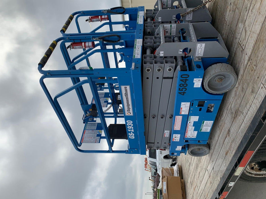 2019 Genie GS-1930 Fixed rails with chain Entry