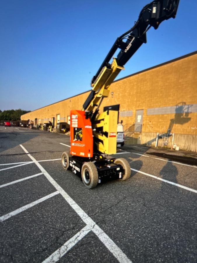 2025 JLG E300AJP