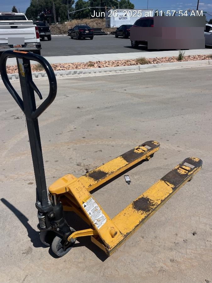 2022 CROWN 5,500lb Manual Pallet Jack - Crown