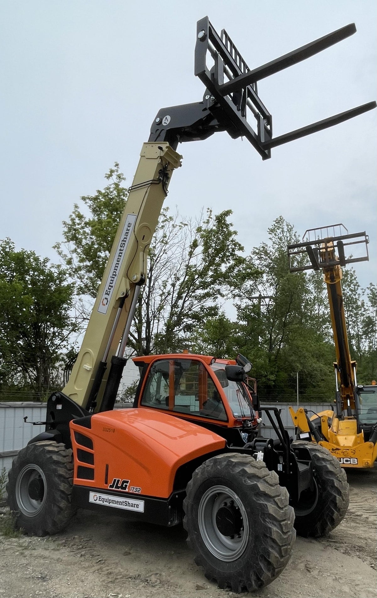2023 JLG 1732