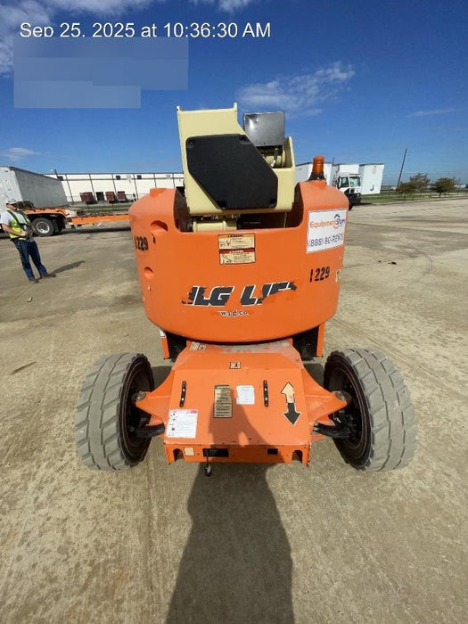 2016 JLG E450AJ