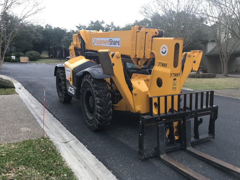 2019 JCB 510-56 74 HP w/CAB/HVAC, Beacon, Worklights, Aux Hydraulics, Solid Tires 66" Carriage/60" Forks