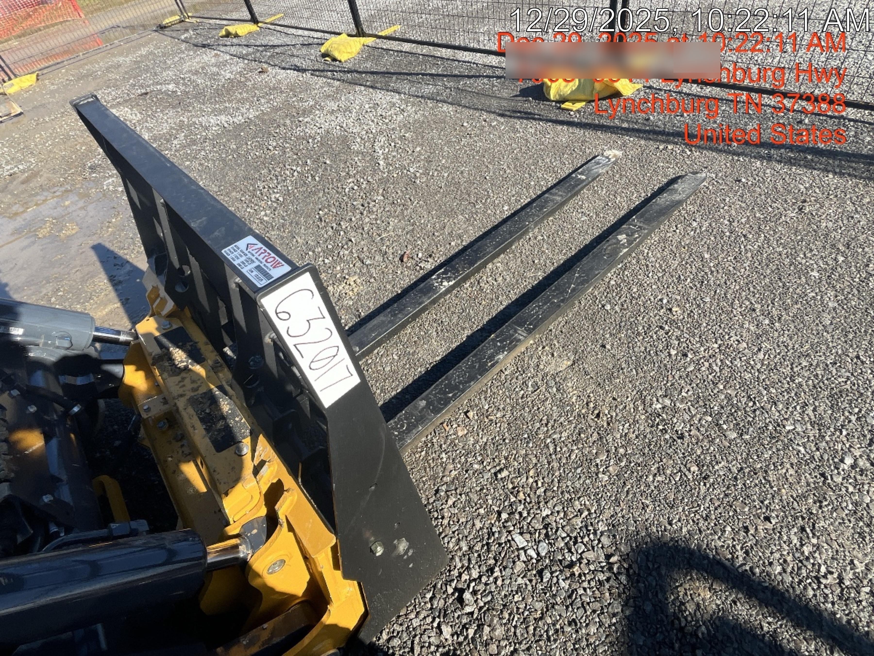 2025 ARROW MATERIAL HANDLING 72" Pallet Forks - Arrow
