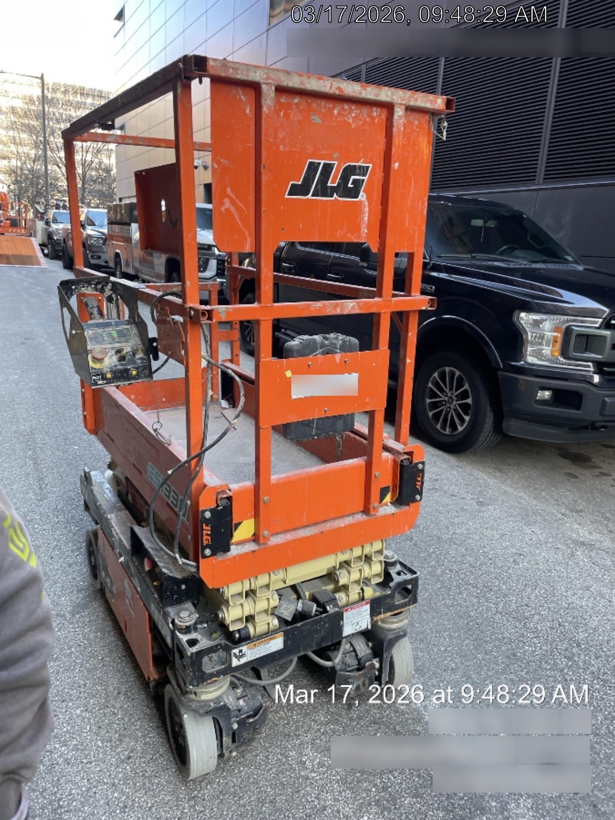 2022 JLG ES1330L