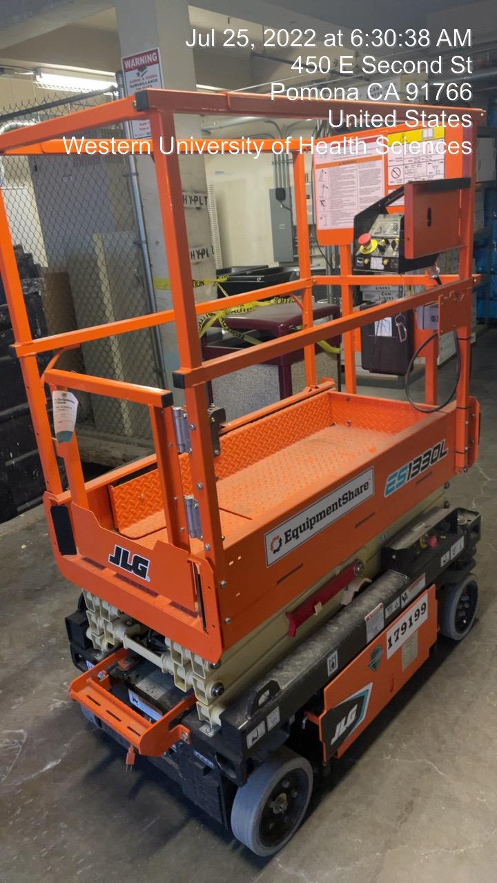 2021 JLG ES1330L