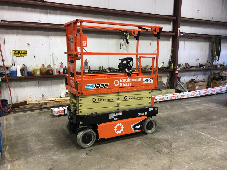 2022 JLG ES1932