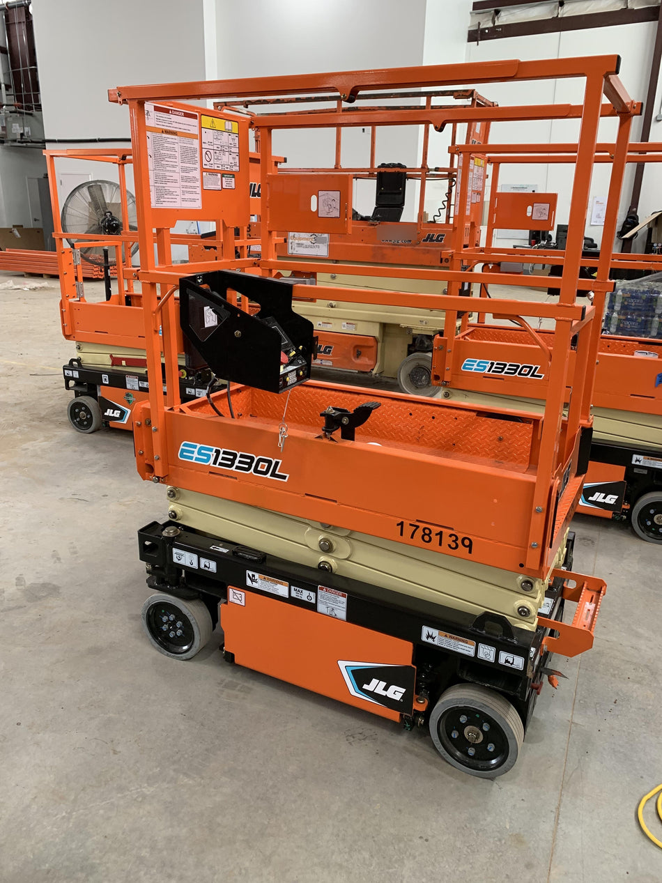 2021 JLG ES1330L