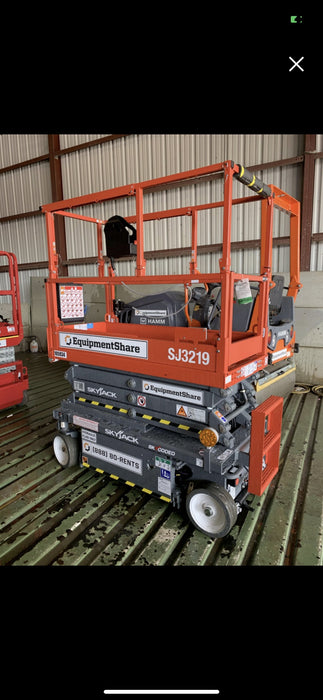 2020 Skyjack SJIII-3219 Solid NM Tires, Half height spring hinged entry gate, Dual Beacons, 800W Inverter