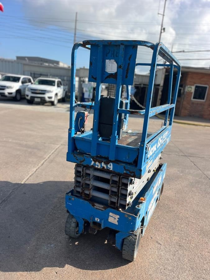 2017 Genie GS-1930 Genie GS-1930 Lift w/Fixed Rail and Chain Entry
