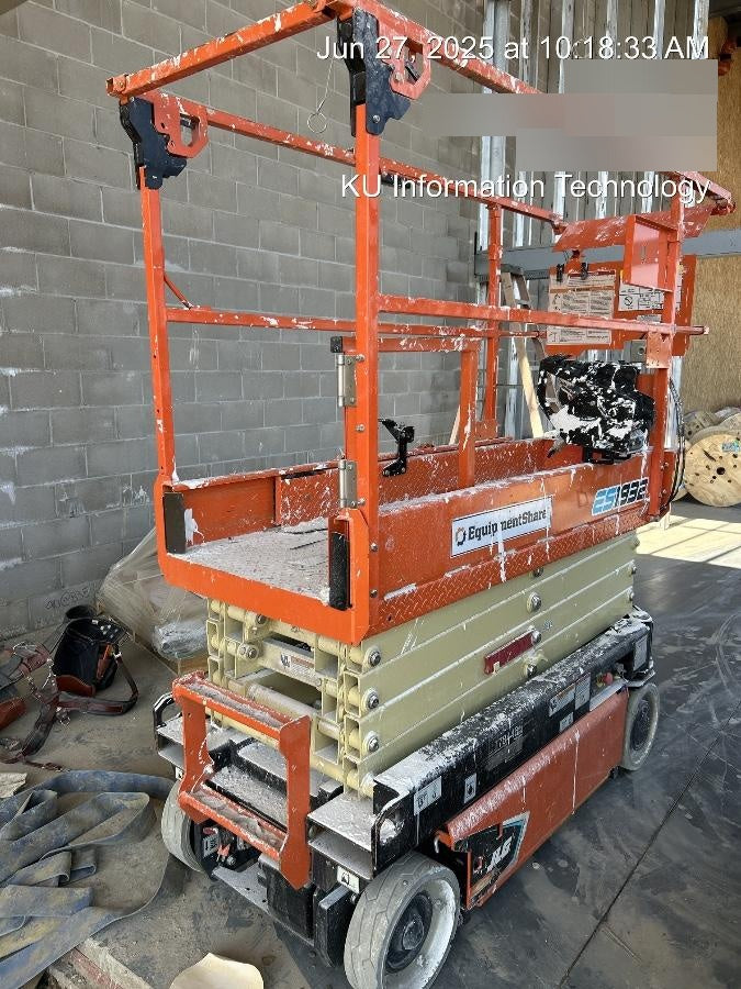 2021 JLG ES1932