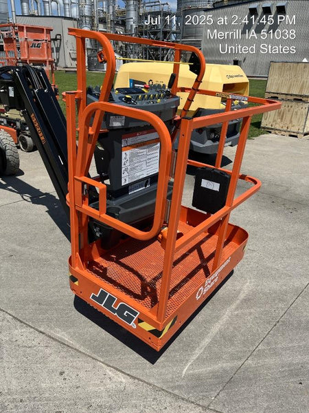 2025 JLG E300AJP