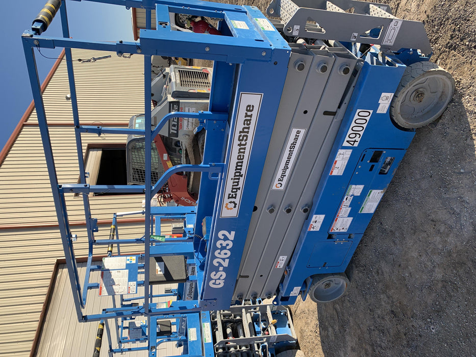 2019 Genie GS-2632 Folding rails with half height swing gate