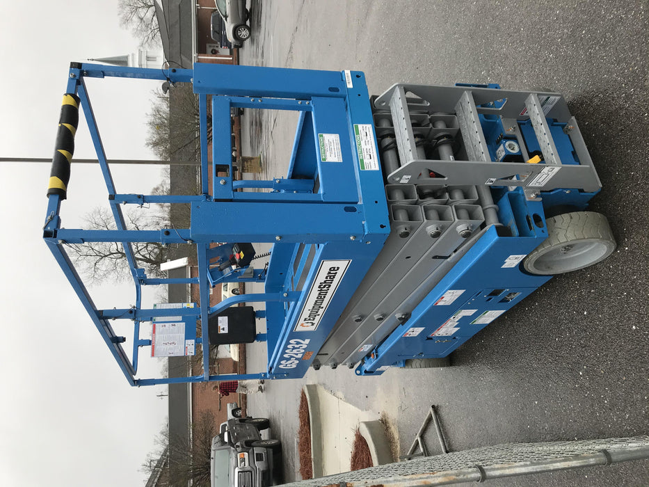 2019 Genie GS-2632 Folding rails with half height swing gate