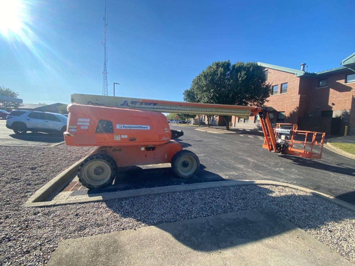2020 JLG 660SJ