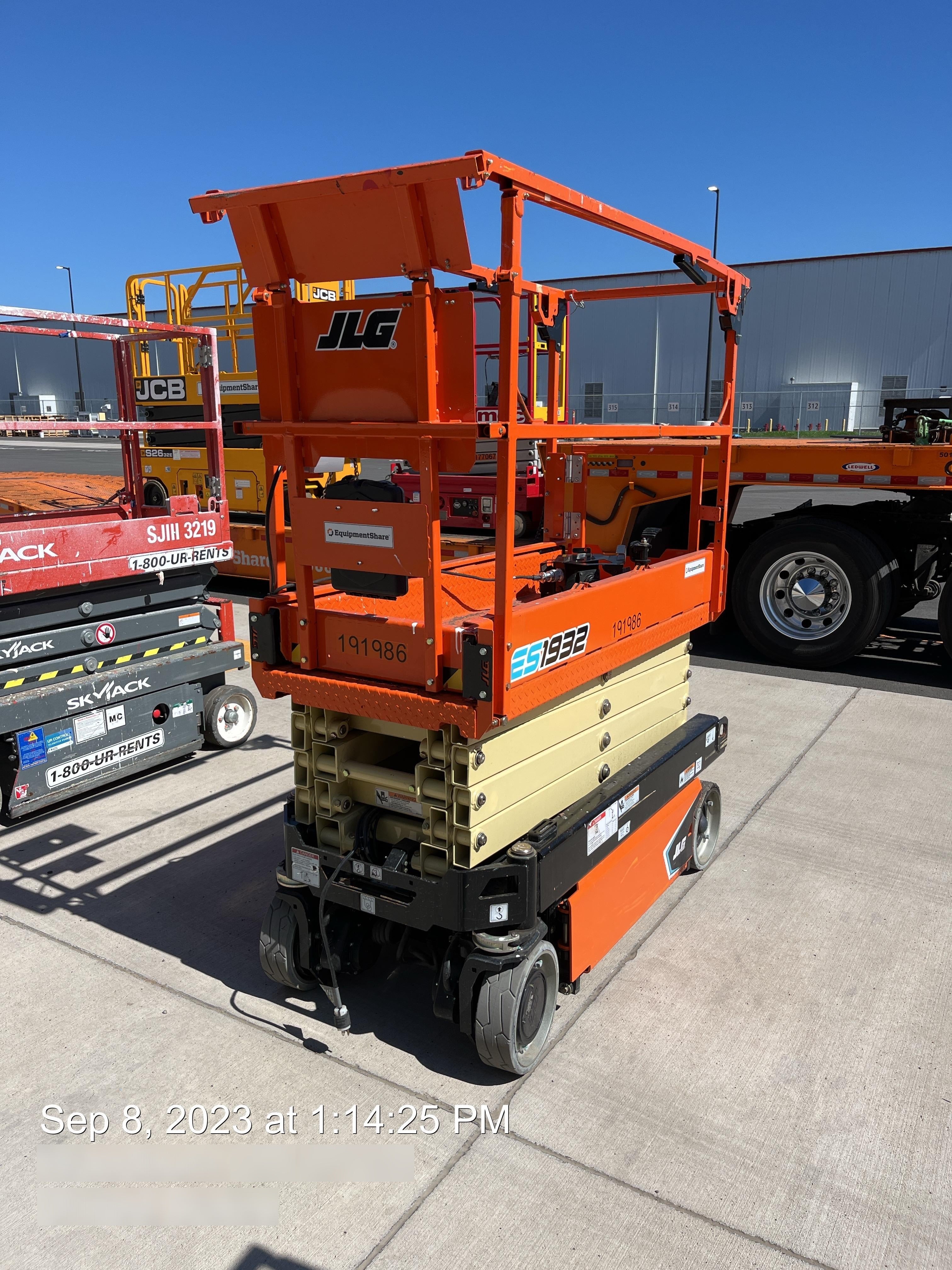 2021 JLG ES1932