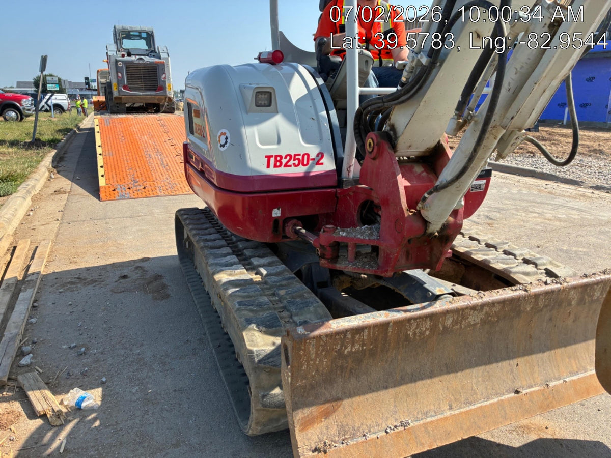 2022 TAKEUCHI TB250-2R