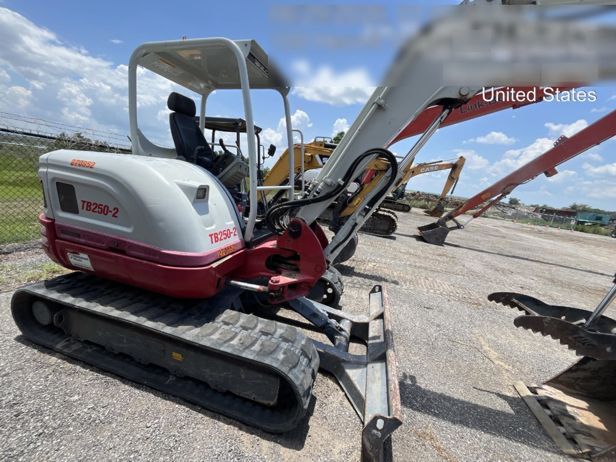 2022 TAKEUCHI TB250-2R