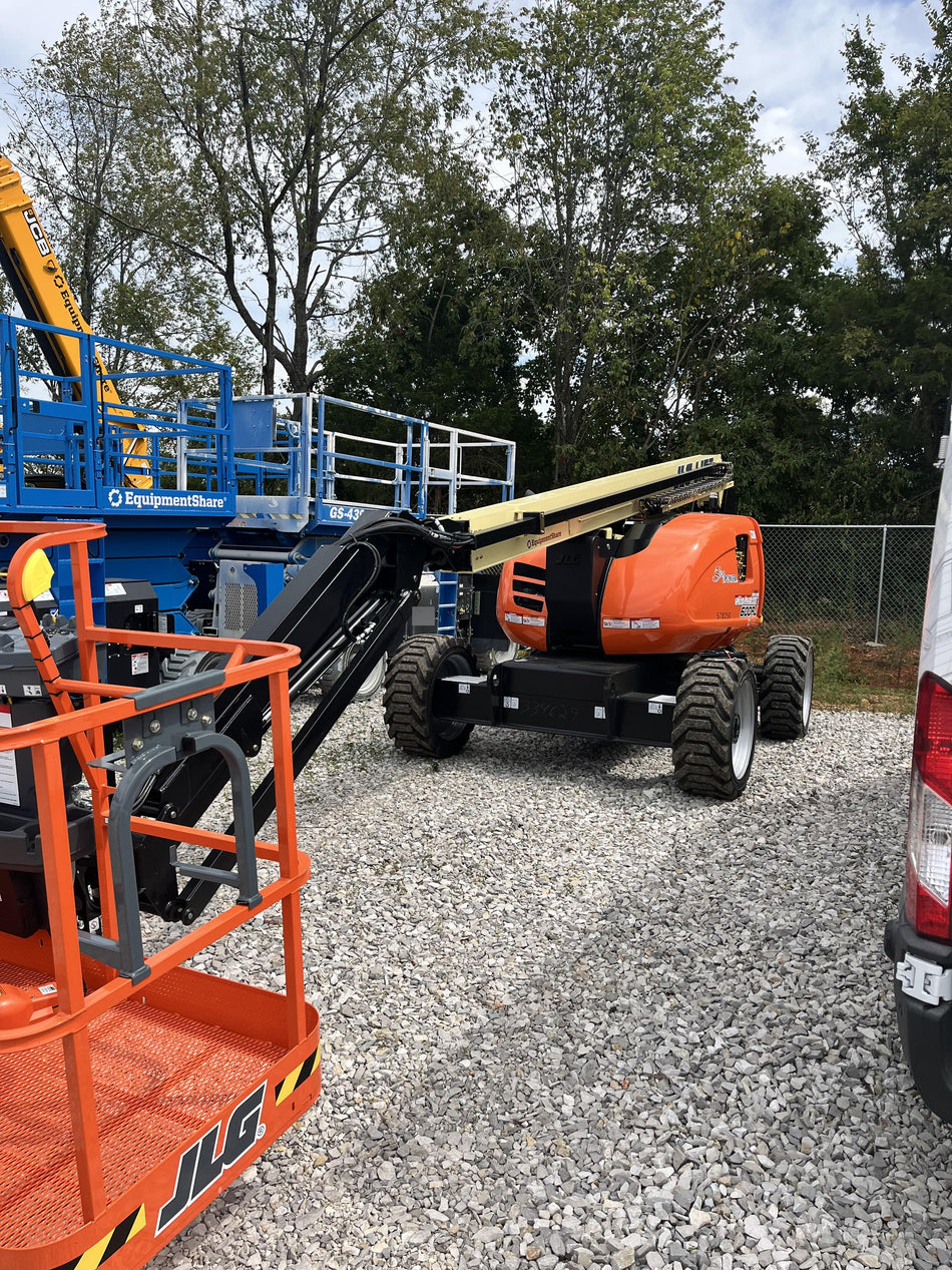 2025 JLG 600AJ
