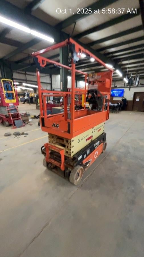 2022 JLG ES1932